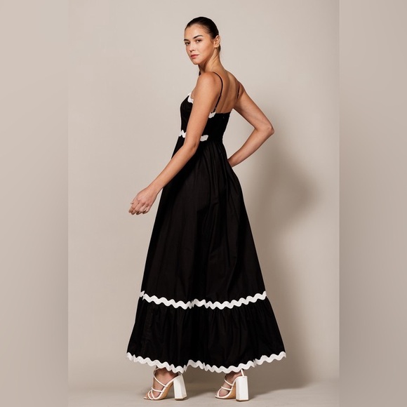 Sleeveless Contrast Wavy Trim Maxi Dress - Picture 3 of 5